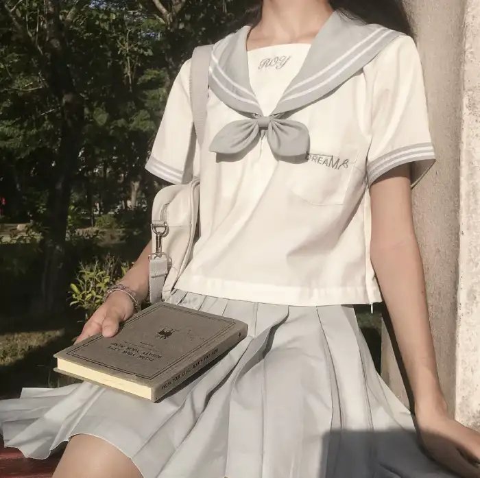 拿针的女孩 海报